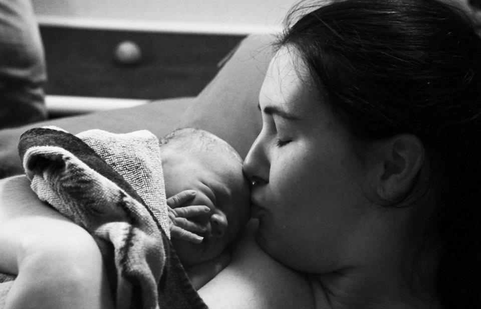 home birth postpartum baby mother skin-to-skin